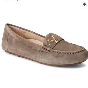 Vionic Woman’s Honor Hilo Loafer/Orthotic 6.5